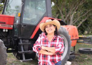 Female Harvesting-Leader Erli Chan